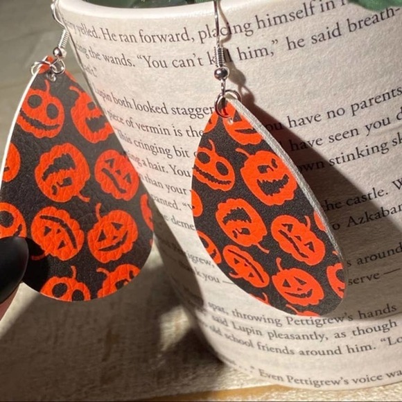Halloween Earrings - Picture 3 of 4